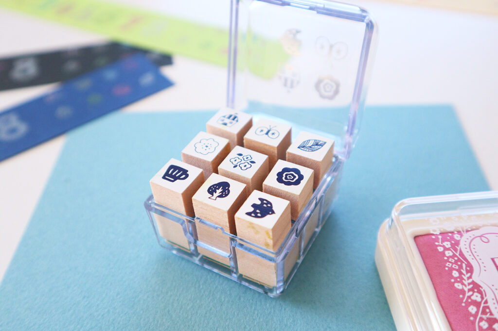 スタンプパッド「ベルクルール」で12色の紙に押してみた
