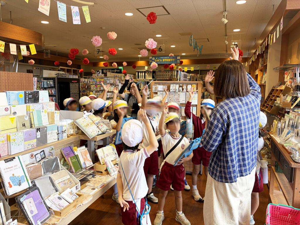 吉田小学校の生徒さんまち探検の授業